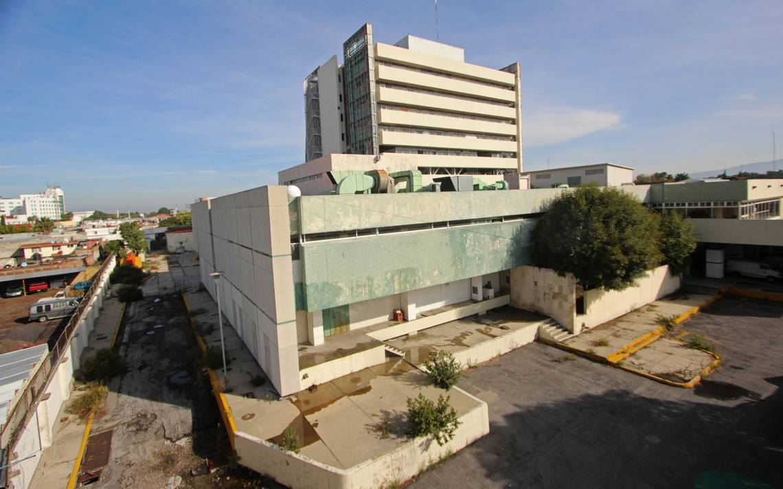 Director general del IMSS supervisa obras de demolición del Hospital San Alejandro, en Puebla