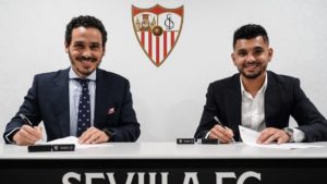 Oficialmente Tecatito Corona llega al Sevilla