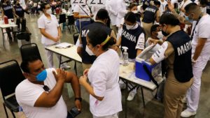 Anuncian inicio de vacunación de refuerzo contra COVID para personal educativo