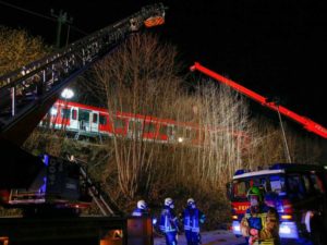 Varios heridos y un muerto en choque de trenes en Alemania