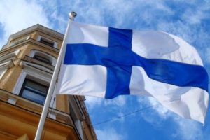 Finlandia rompe neutralidad y envía armas a Ucrania; decisión “histórica”