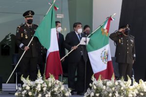 Bandera de México, símbolo que inspira para acabar con corrupción y desigualdad: MBH