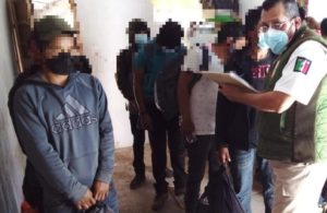 65 migrantes son rescatados en una casa de seguridad ubicada en Tepanco