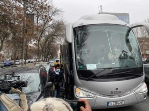 20 mexicanos rescatados de Kiev, incluidos la embajadora y el cónsul