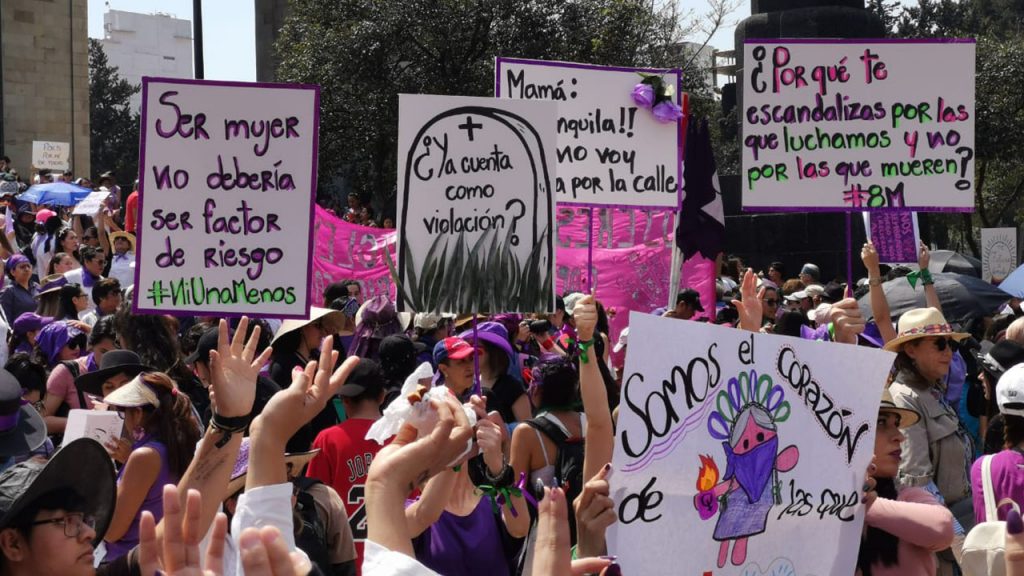 Marcha de las mujeres transcurrió en paz: AMLO