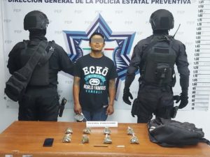 En Atlixco, Policía Estatal detiene a una persona en posesión de aparente marihuana