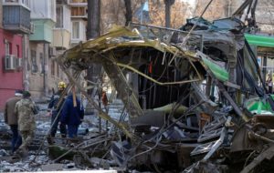 Bombardeo en torre de televisión al oeste de Ucrania deja 9 muertos