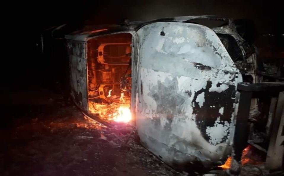Grupo de manifestantes quema patrulla en el municipio de Libres, Puebla