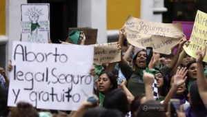 El aborto será despenalizado en Puebla, advierte Barbosa