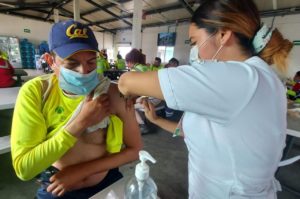 Vacuna IMSS contra COVID-19 a trabajadores de empresas que no han recibido dosis