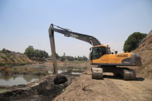 Ayuntamiento de Puebla limpia barrancas para evitar inundaciones