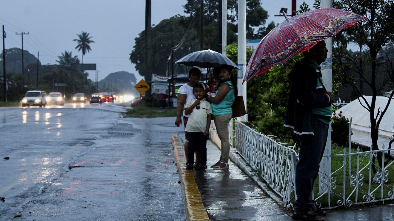 Gobierno de México atenderá daños a viviendas, campo y pequeños negocios en Oaxaca por huracán Agatha