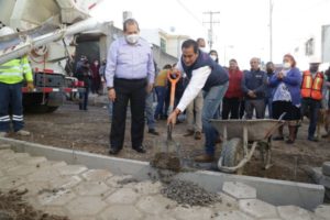 Gobierno municipal supervisa obra vial en Guadalupe Caleras equivalente a 21 calles