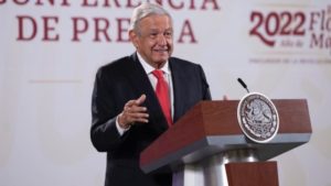 AMLO va por nueva reforma a salarios de funcionarios; aplicarán más austeridad