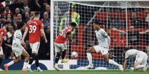 Manchester United revivió en la Premier League y venció al Liverpool