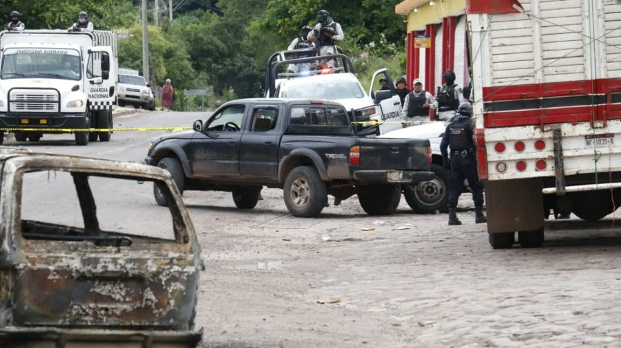 Michoacán: Enfrentamiento de grupos delictivos resulta en la muerte de 8 civiles