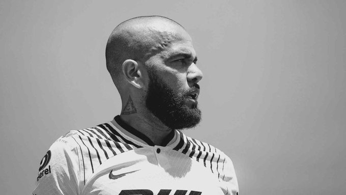 Dani Alves se defiende de las declaraciones del histórico Rivaldo