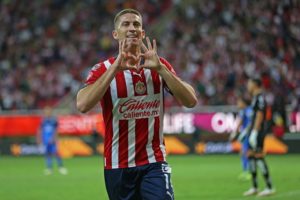 Chivas impresiona y logra victoria con todo y gol de ¿Ormeño?