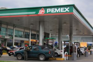 Profeco detecta gasolineras que no venden litros completos