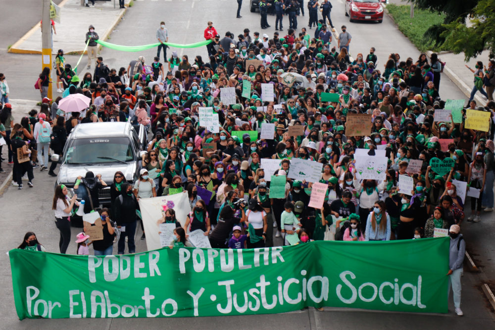 Marchan mujeres en Puebla por aborto legal, seguro y gratuito