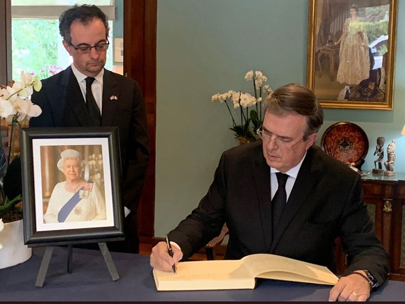 Marcelo Ebrard será quien acuda a los funerales de la reina Isabel ll