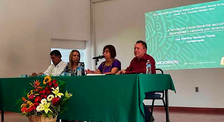 Escuelas Normales deben formar personal que responda a los tiempos de cambio