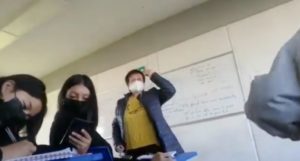 Maestra es grabada llamando “retrasados mentales” a sus alumnos.