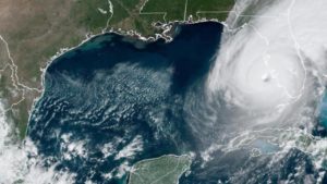 Huracán Ian llega a Florida con vientos de hasta 240 km/h