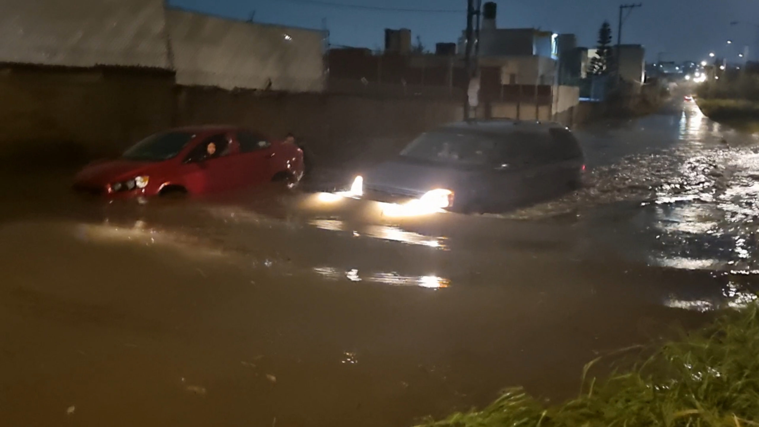 Protección civil municipal atendió reportes por lluvia registrada la noche de este domingo