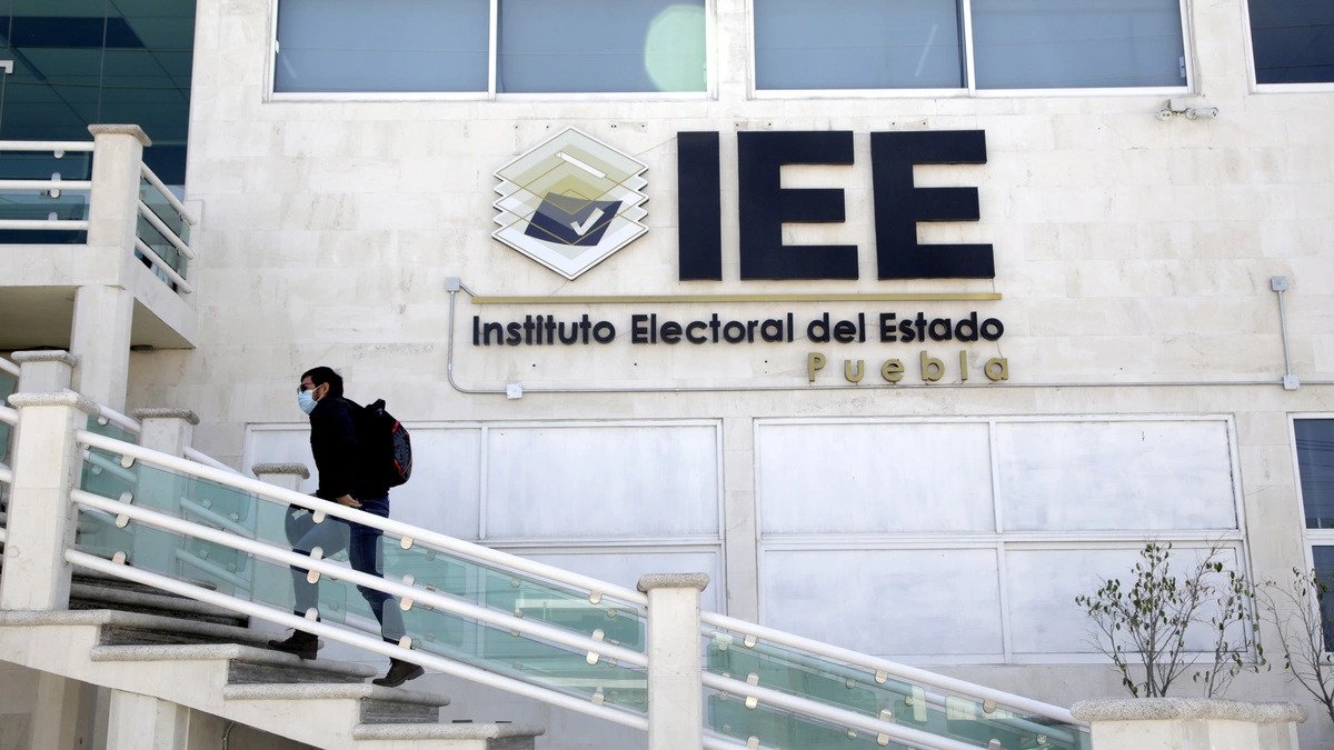 IEE Puebla recibe 14 solicitudes para realizar debates en Puebla