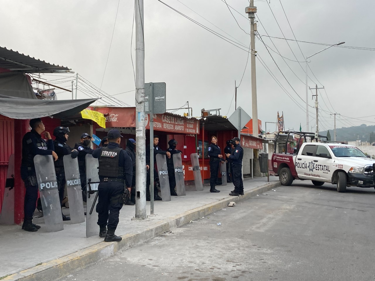 Catean casetas afuera de penal de San Miguel