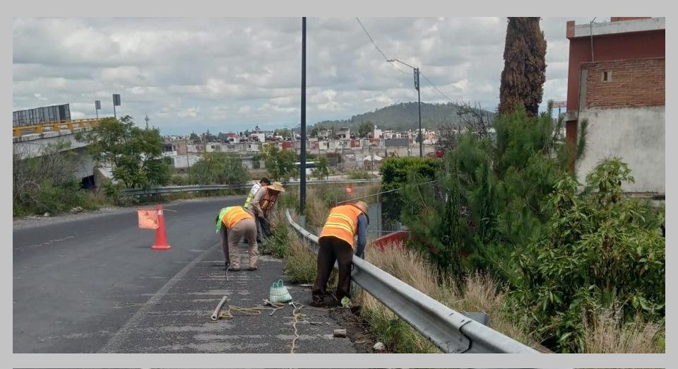 Gobierno de Puebla realiza mantenimiento a diversas carreteras estatales