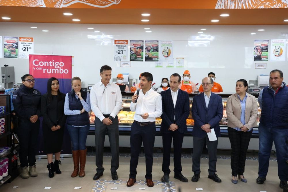 Eduardo Rivera inaugura la primera tienda ‘Mercado Bachoco’ en el país