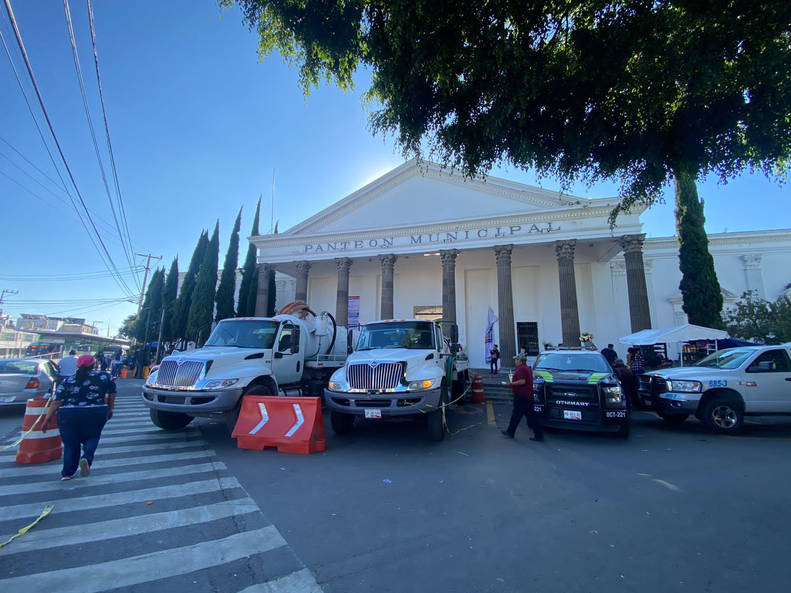 En Puebla capital la actividad en los panteones por el día de muertos se desarrolló en orden