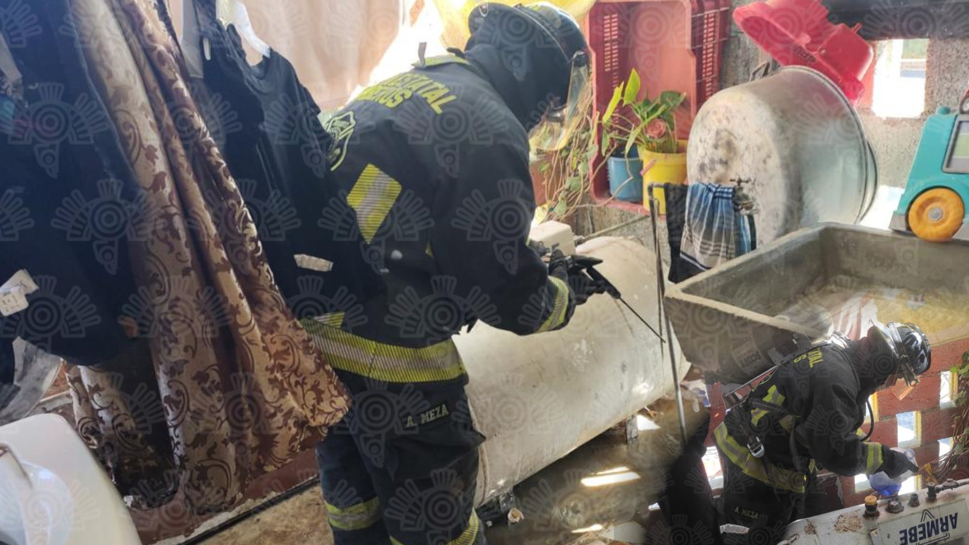 Falla en tanque estacionario provoca quemaduras a mujer en casi la mitad de su cuerpo