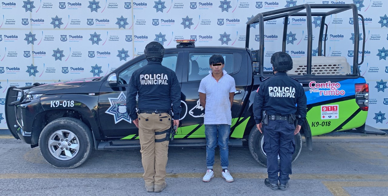 Sujeto es detenido por robo de vehículo a conductor de plataforma móvil en Puebla