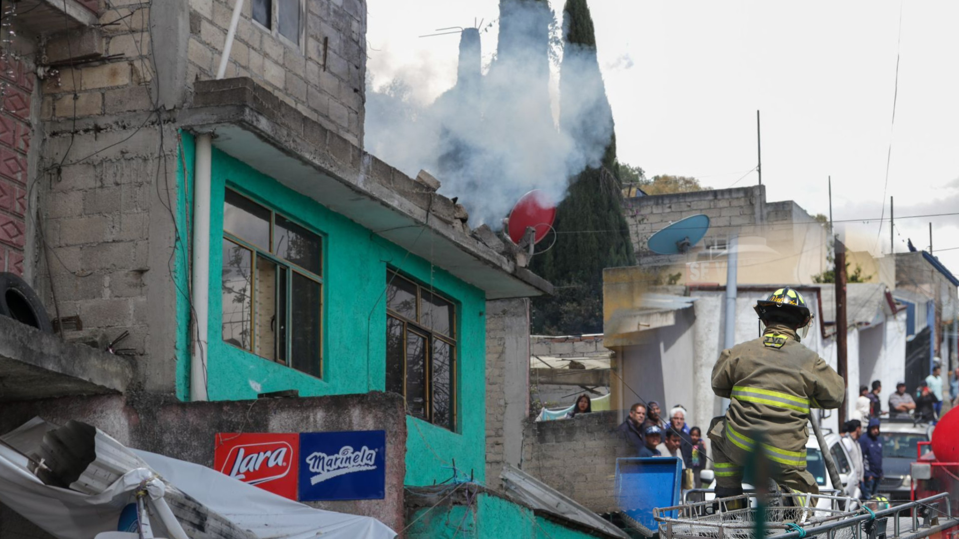 Muere una persona tras explosión en vivienda de Metepec durante trabajos de plomería