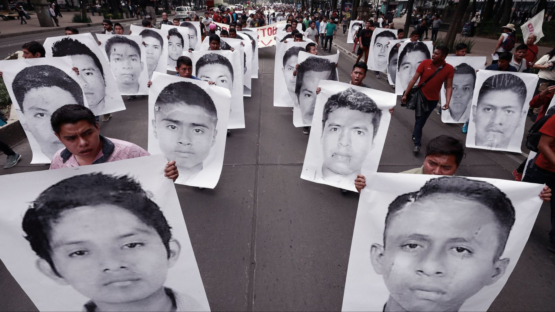 Desaparición de estudiantes de Ayotzinapa: 9 servidores públicos arrestados