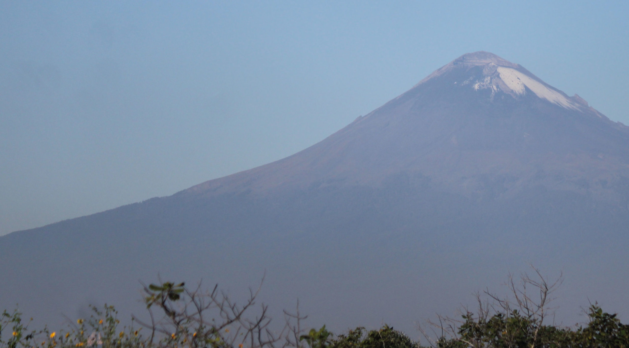Gobierno de Puebla y la BUAP unen esfuerzos para enfrentar el aumento de actividad del volcán Popocatépetl