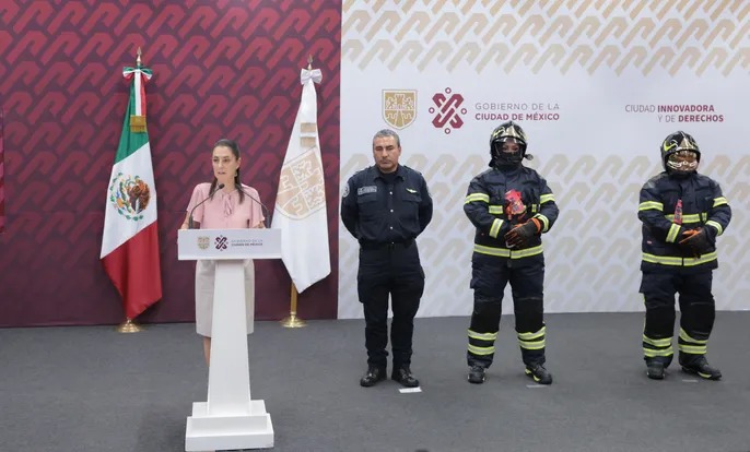 En el Día Internacional de las bomberas y bomberos, Sheinbaum reconoce labor heroica que realizan diariamente