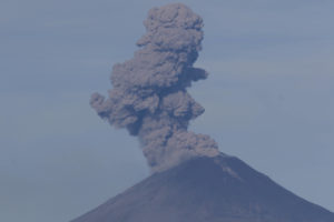 Las precandidatos y el Popocatépetl