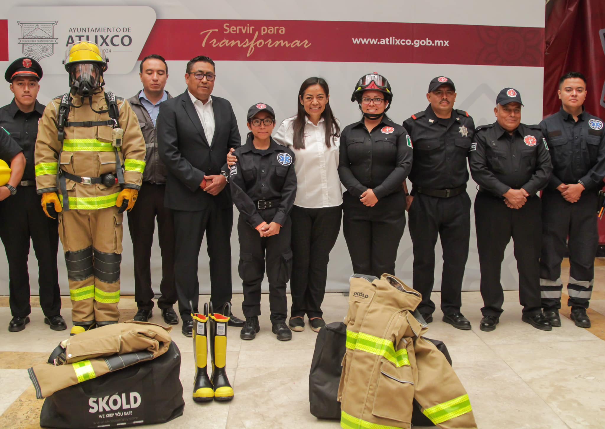 DIGNIFICA-ARIADNA-AYALA A-CUERPO-DE-BOMBEROS