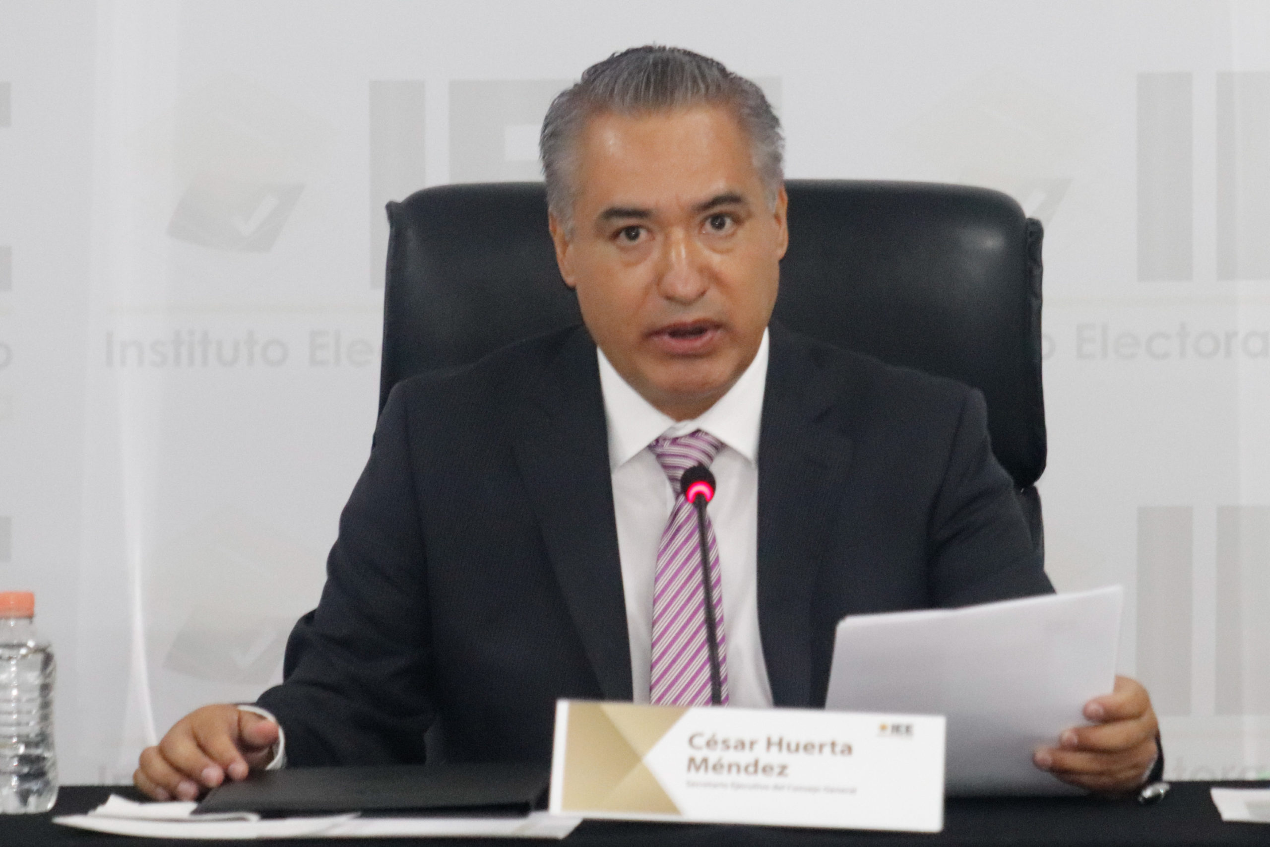 Por unanimidad de votos, TEPJF destituye a César Huerta como secretario ejecutivo del IEE