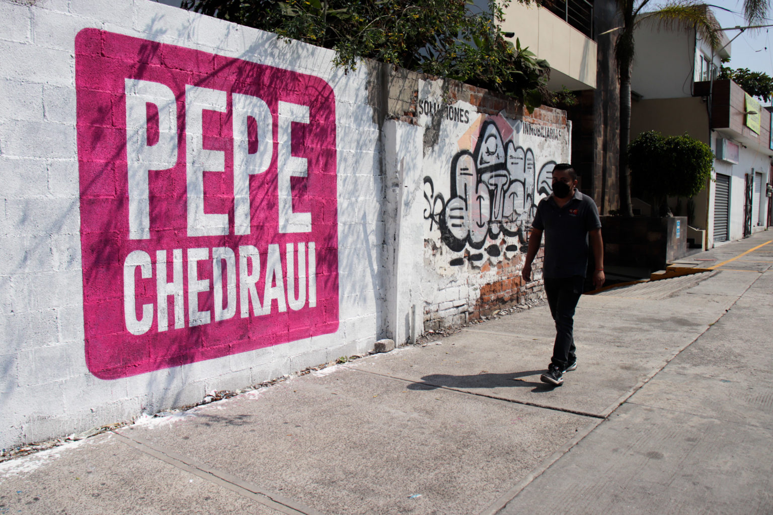 Bardas promocionan la imagen de Pepe Chedraui en el sur y oriente de la ciudad