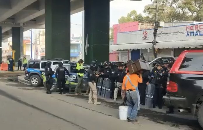 SSC de Puebla lleva a cabo operativo contra vendedores ilegales en el mercado de Amalucan