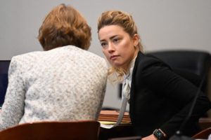 Amber Heard indemniza a Johnny Depp con un millón de dólares por juicio de difamación