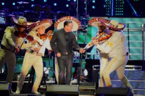 Luis Miguel causa preocupación entre sus seguidores al ser captado en París con una aparente pérdida de peso