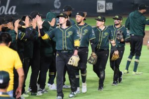 ¡Épico duelo en el diamante! Pericos de Puebla derrota a Tigres de Quintana Roo y asegura la serie