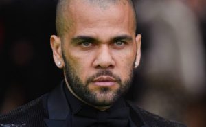 ¡Escándalo en el mundo del fútbol! Dani Alves es procesado por agresión sexual y debe pagar millonaria fianza