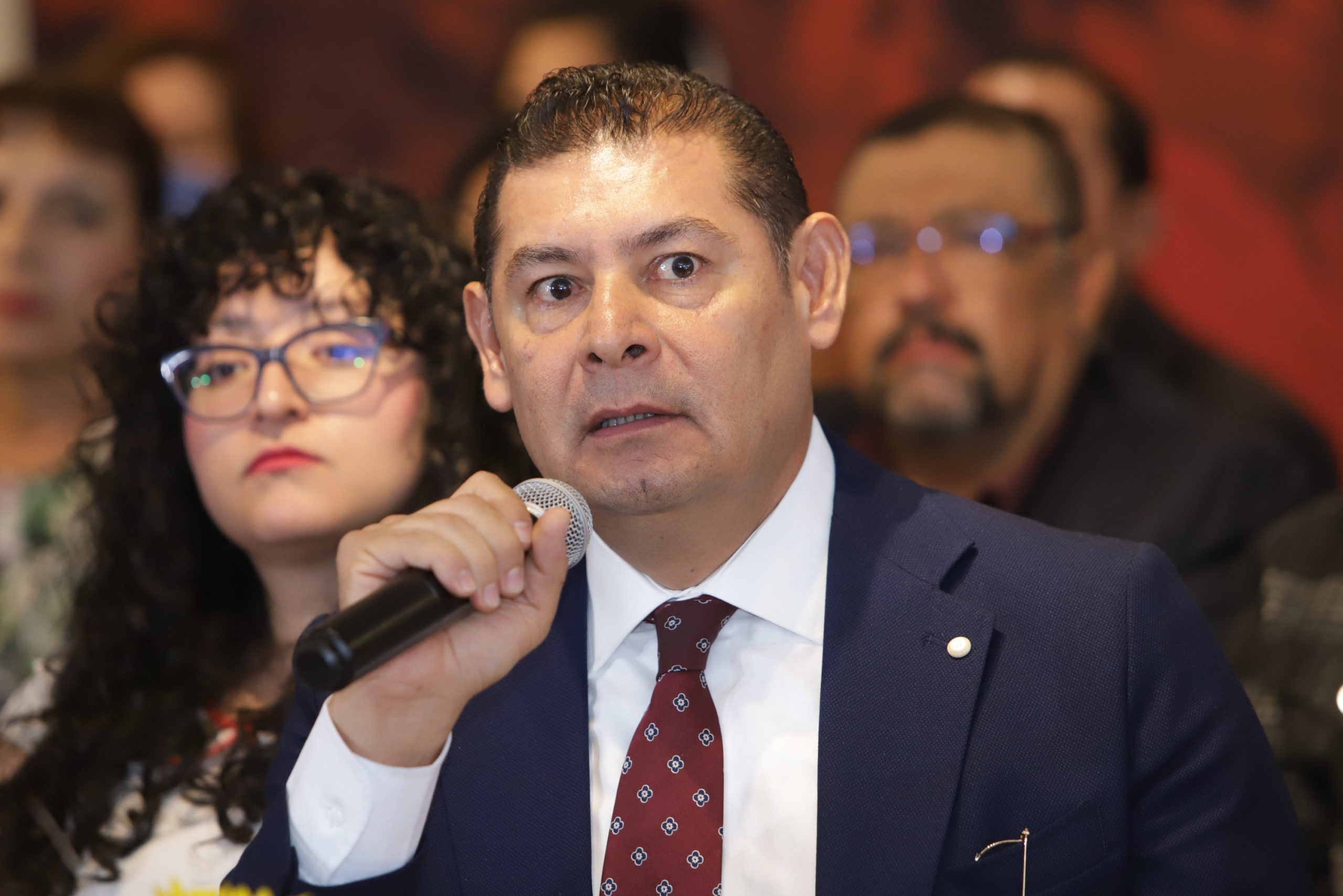 Alejandro Armenta pide sanciones para los responsables del desfalco de 722 mdp